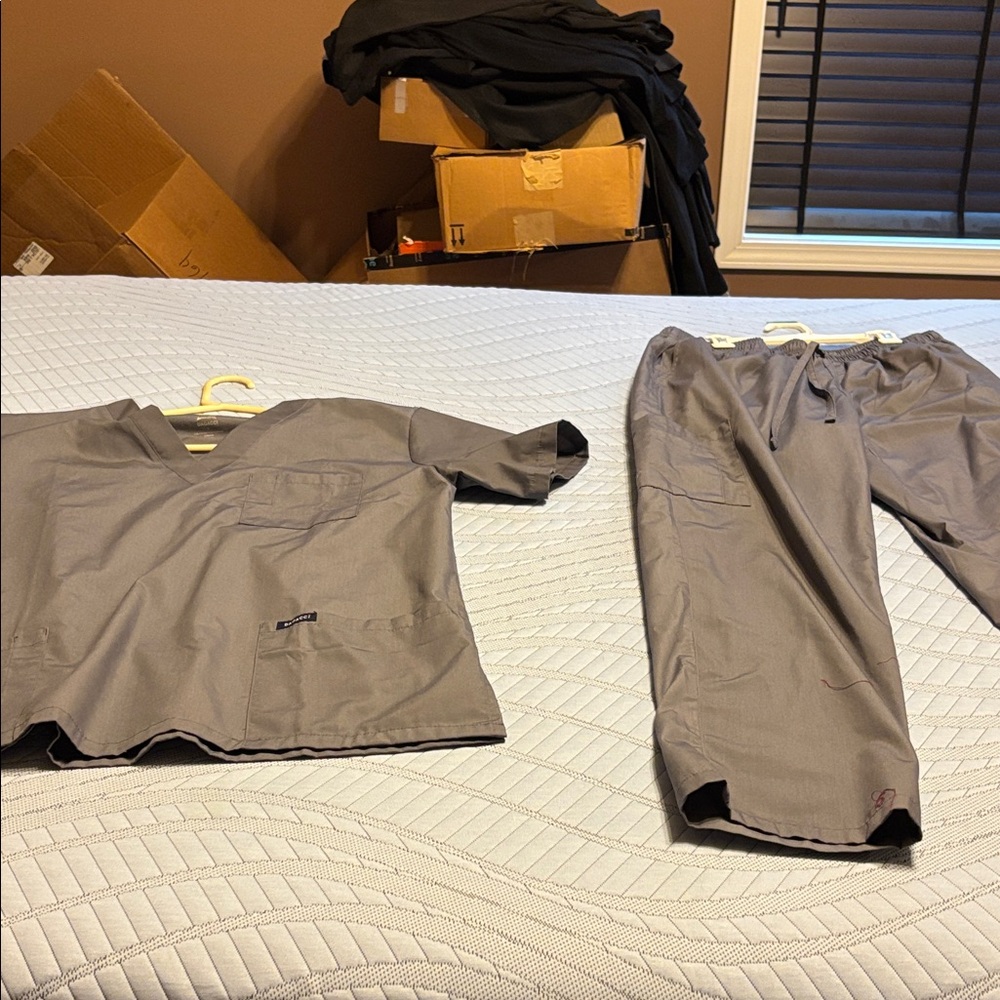 Women’s Scrubs Gray